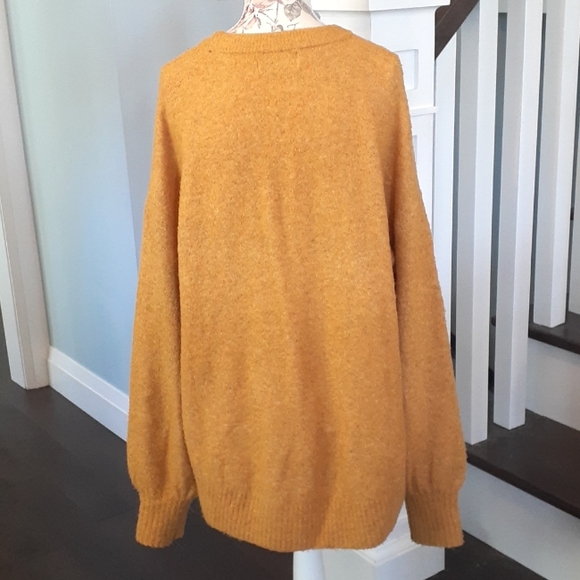 Old Navy Oversized gold mustard yellow blouson sleeve Sweater ❤️ - Picture 3 of 6